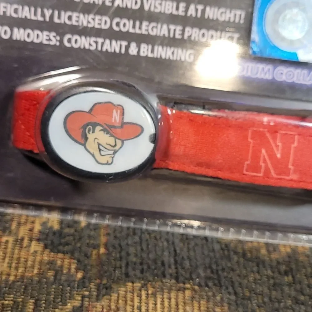 Dog- E- Glow Red Nebraska Cornhuskers Light Up Dog Collar- Size Medium-NIP